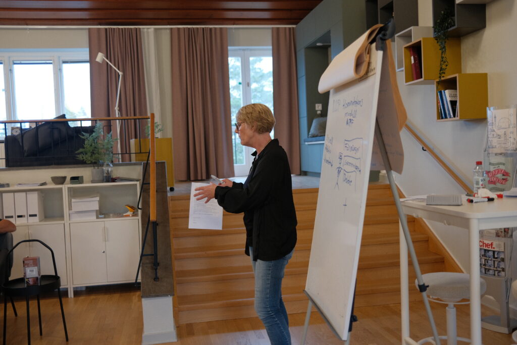 Kristina Sagren är en av öretagslabbets entreprenörer. Här håller hon en föreläsning om NPF